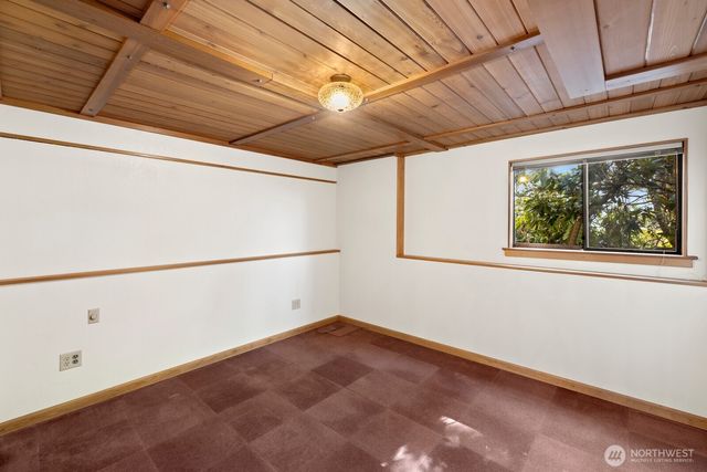 7821 East Side Drive NE, Tacoma, WA 98422