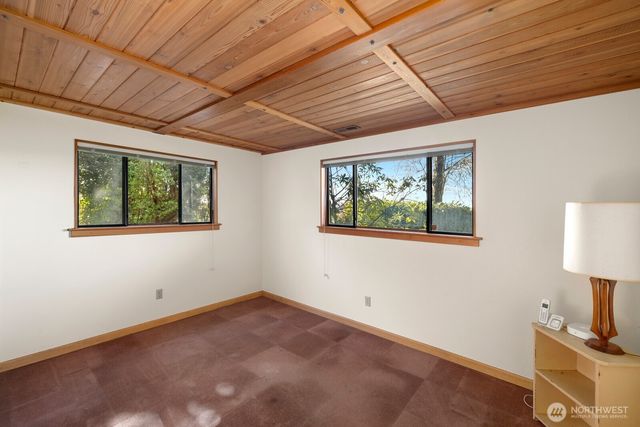 7821 East Side Drive NE, Tacoma, WA 98422