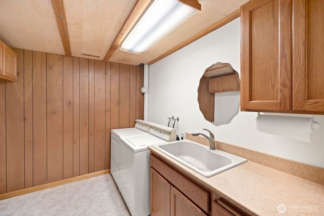 7821 East Side Drive NE, Tacoma, WA 98422