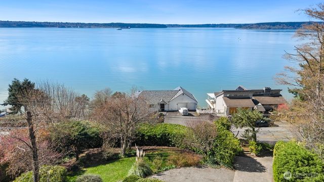 7821 East Side Drive NE, Tacoma, WA 98422