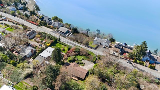 7821 East Side Drive NE, Tacoma, WA 98422