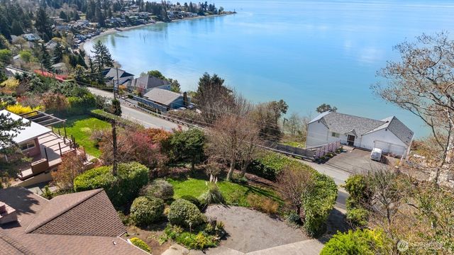 7821 East Side Drive NE, Tacoma, WA 98422