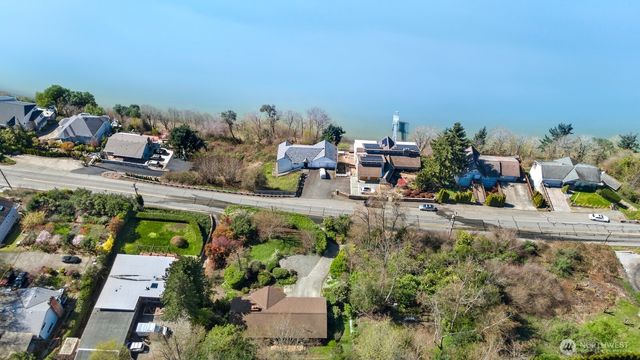 7821 East Side Drive NE, Tacoma, WA 98422