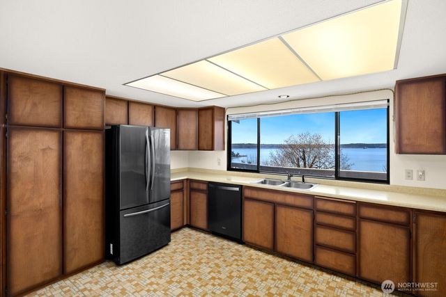 7821 East Side Drive NE, Tacoma, WA 98422