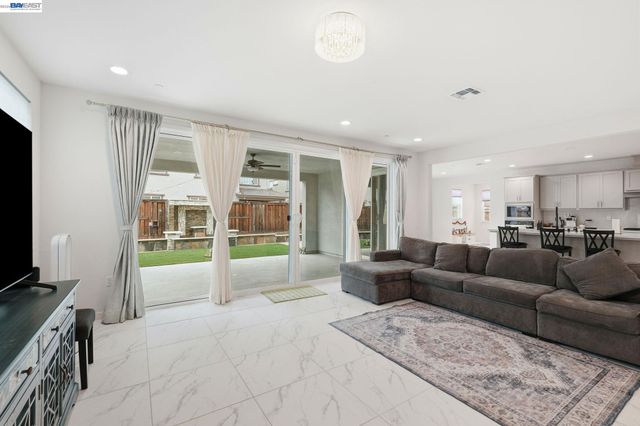3039 Paxton Ct, Lathrop, CA 95330