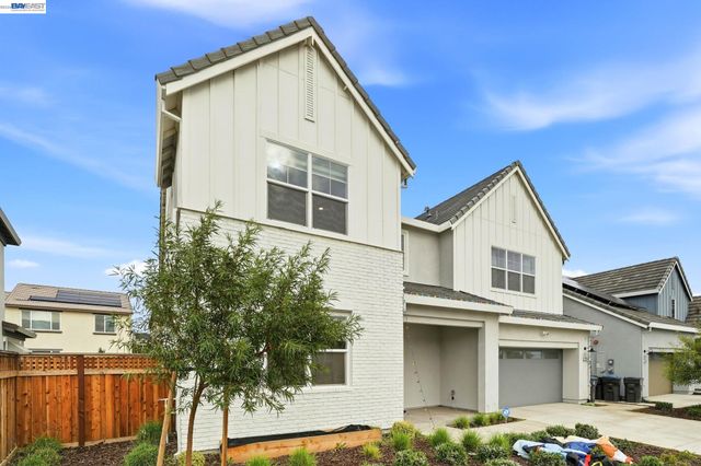 3039 Paxton Ct, Lathrop, CA 95330