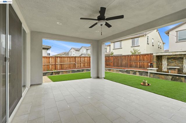 3039 Paxton Ct, Lathrop, CA 95330