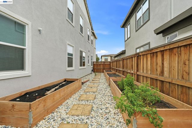 3039 Paxton Ct, Lathrop, CA 95330
