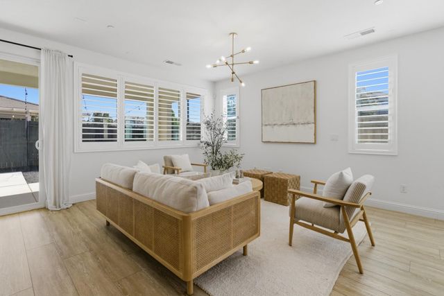 5281 Moonraker Ln, Roseville, CA 95747