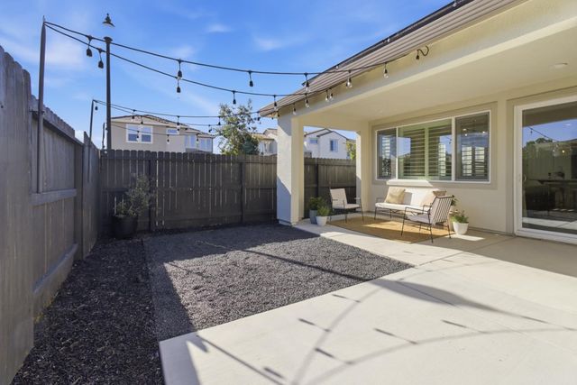 5281 Moonraker Ln, Roseville, CA 95747