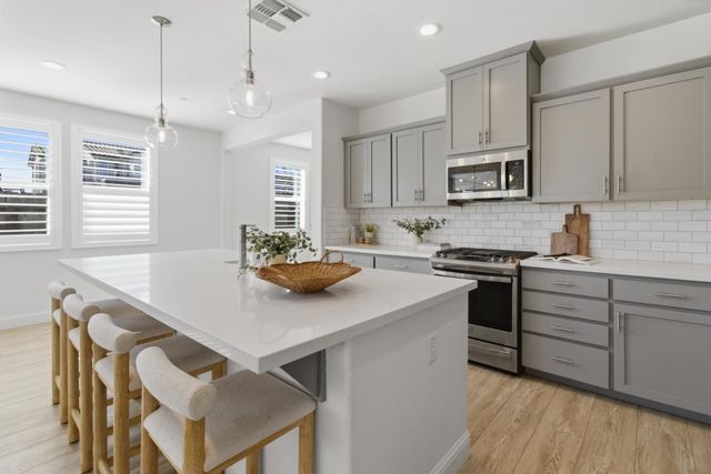 5281 Moonraker Ln, Roseville, CA 95747