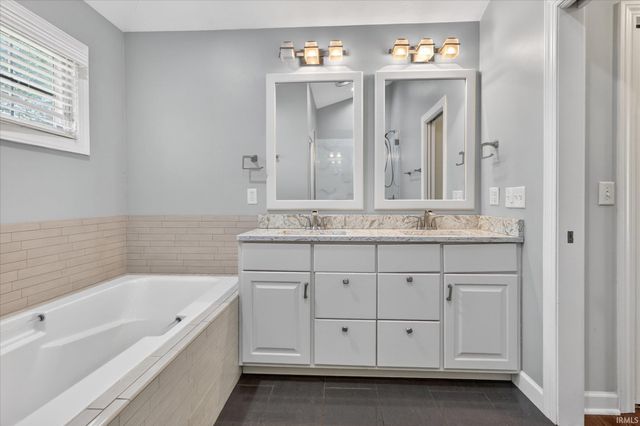 53394 Stoneridge Street, South Bend, IN 46637