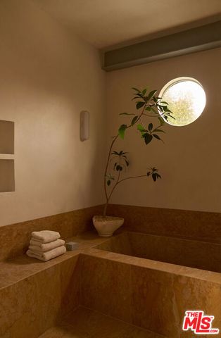 3112 Chandelle Road, Los Angeles, CA 90046