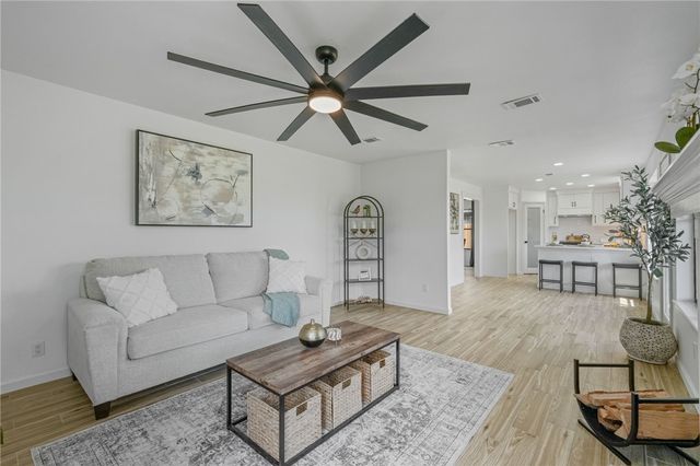 5025 Queens Ct, Corpus Christi, TX 78413