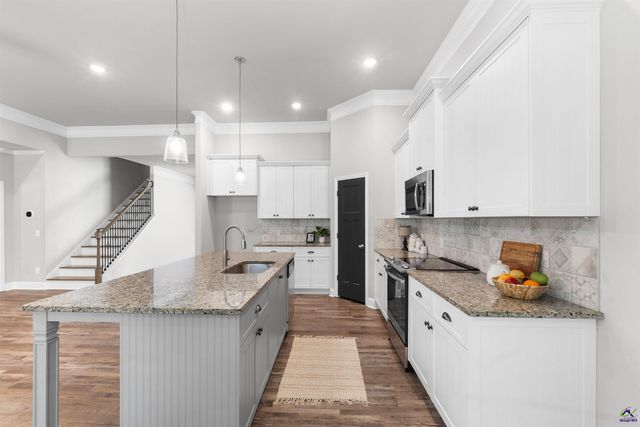 212 Oakley Court, Bonaire, GA 31005