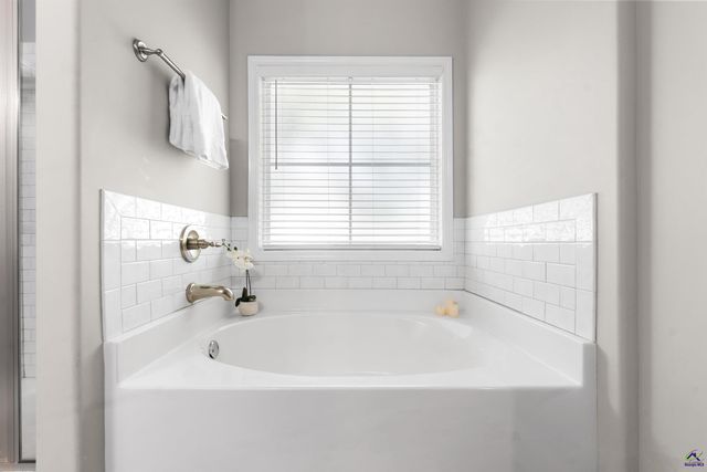 212 Oakley Court, Bonaire, GA 31005