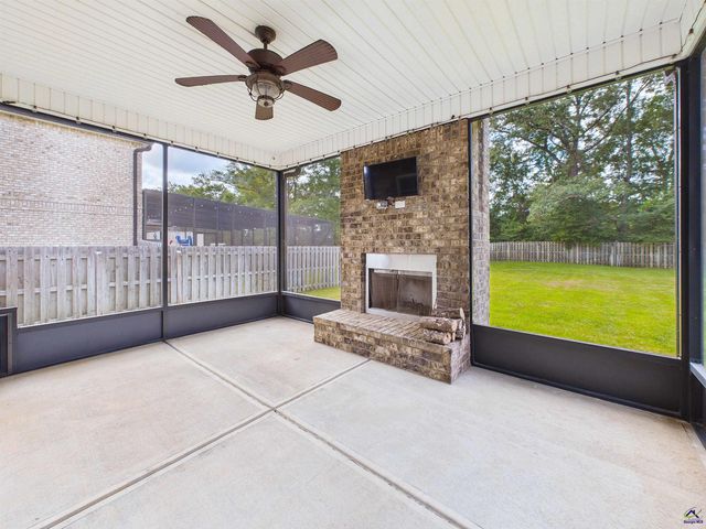 212 Oakley Court, Bonaire, GA 31005
