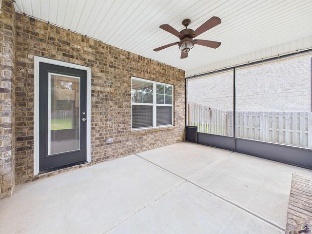 212 Oakley Court, Bonaire, GA 31005