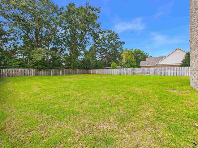 212 Oakley Court, Bonaire, GA 31005