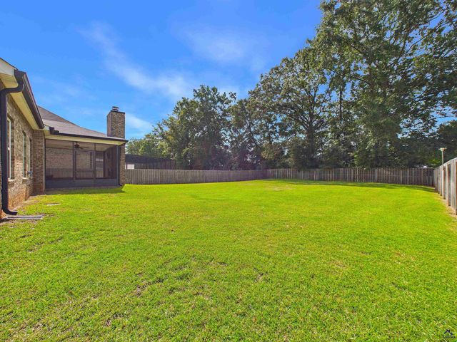 212 Oakley Court, Bonaire, GA 31005