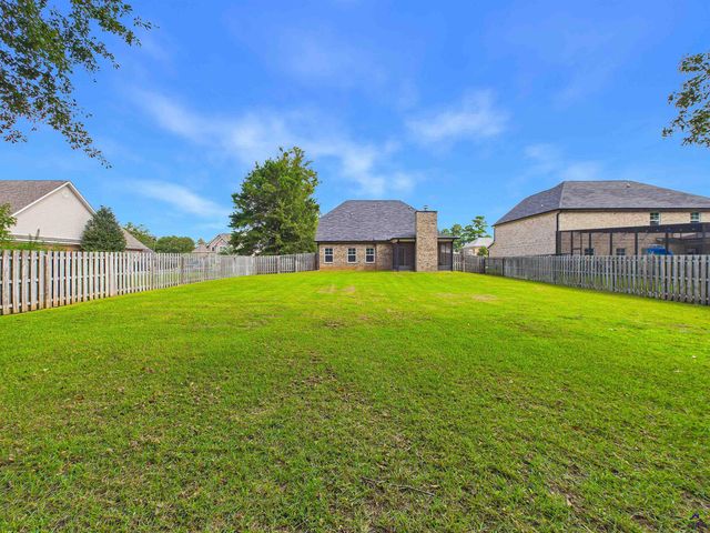 212 Oakley Court, Bonaire, GA 31005