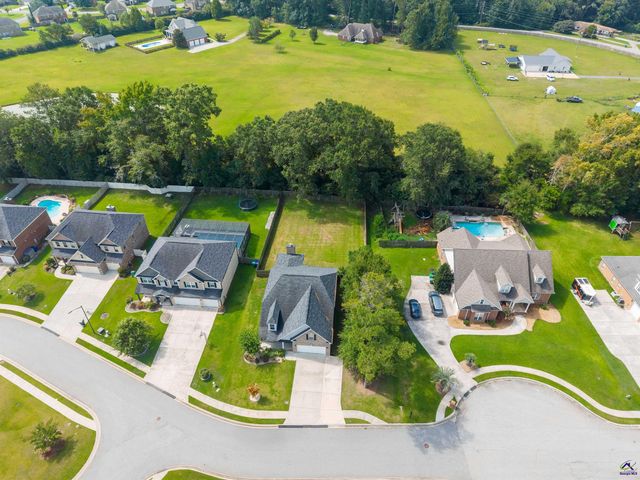 212 Oakley Court, Bonaire, GA 31005