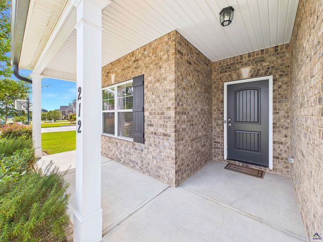 212 Oakley Court, Bonaire, GA 31005