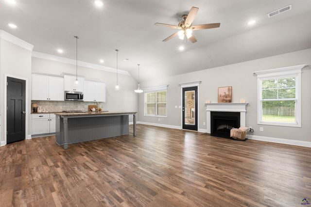 212 Oakley Court, Bonaire, GA 31005
