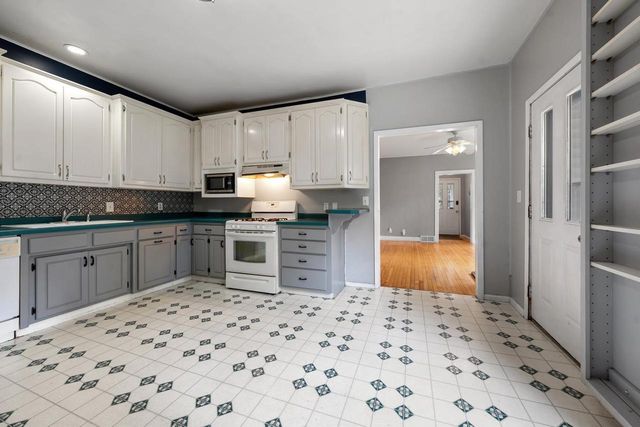 1240 S JACKSON STREET, Green Bay, WI 54301