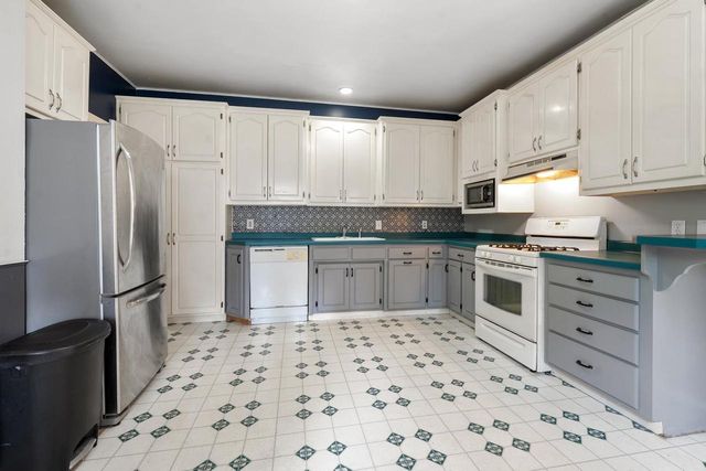 1240 S JACKSON STREET, Green Bay, WI 54301
