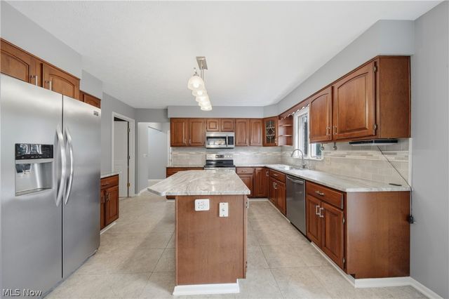 5336 Wood Trail Avenue NE, Canton, OH 44705
