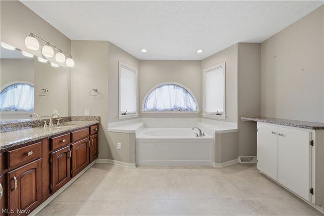 5336 Wood Trail Avenue NE, Canton, OH 44705