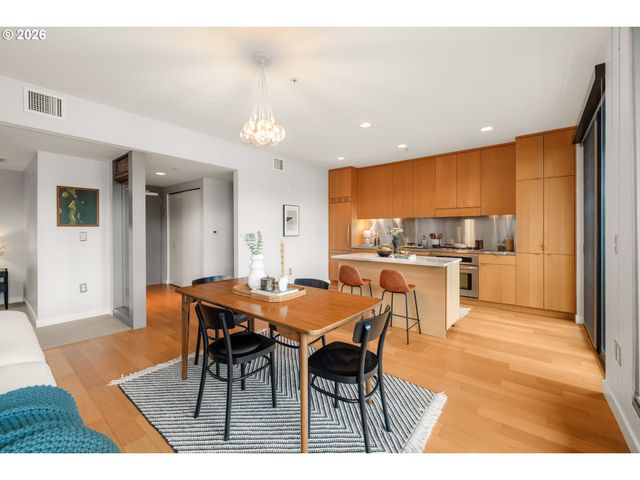 28 Se 28TH Ave 304, Portland, OR 97214