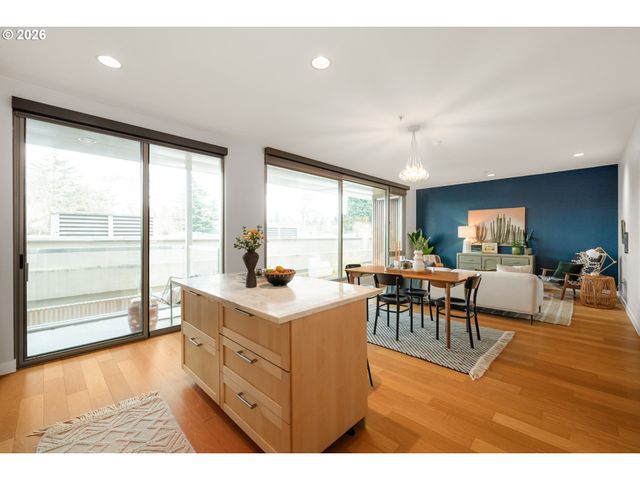 28 Se 28TH Ave 304, Portland, OR 97214