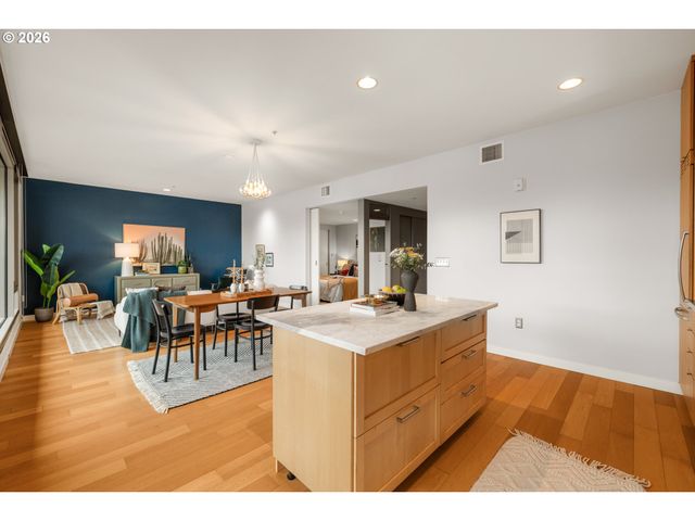 28 Se 28TH Ave 304, Portland, OR 97214