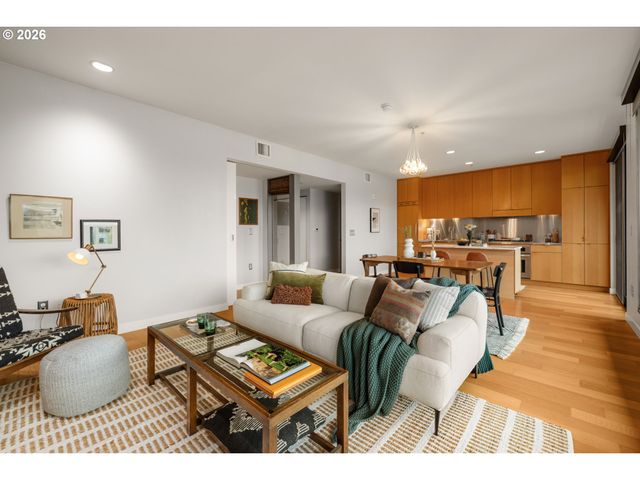 28 Se 28TH Ave 304, Portland, OR 97214