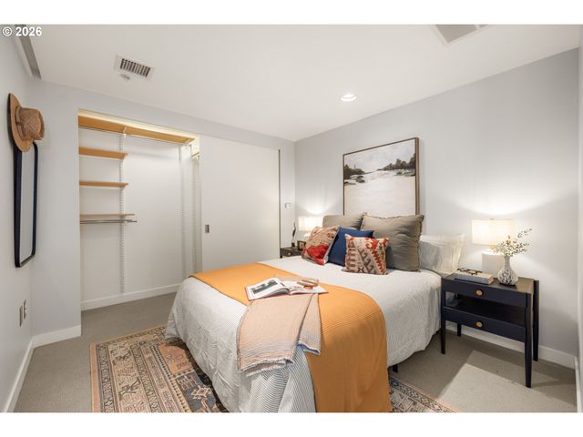 28 Se 28TH Ave 304, Portland, OR 97214