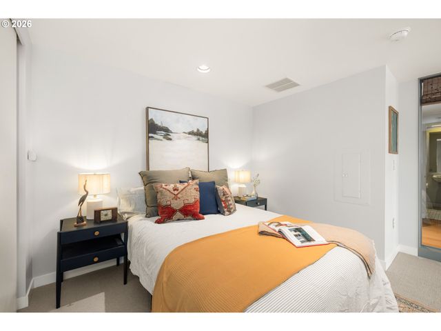 28 Se 28TH Ave 304, Portland, OR 97214