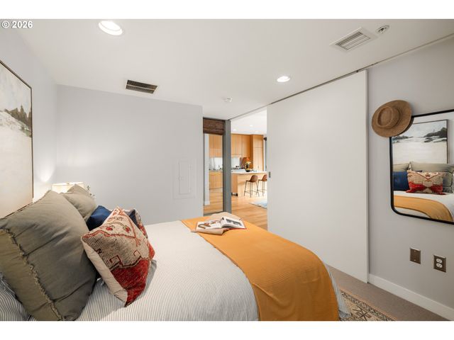 28 Se 28TH Ave 304, Portland, OR 97214