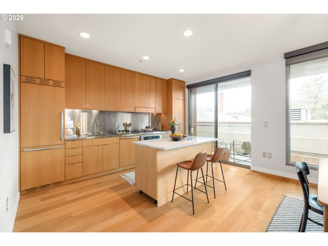 28 Se 28TH Ave 304, Portland, OR 97214