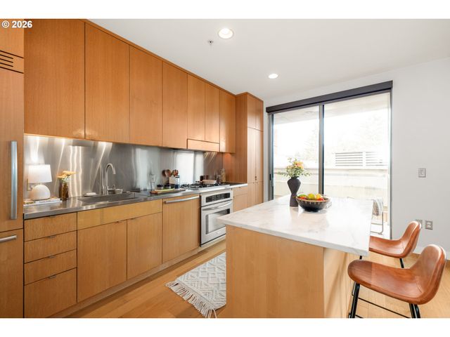 28 Se 28TH Ave 304, Portland, OR 97214