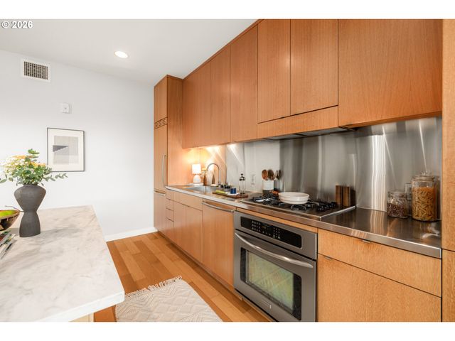 28 Se 28TH Ave 304, Portland, OR 97214