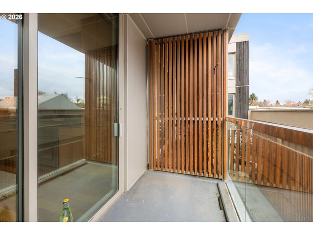 28 Se 28TH Ave 304, Portland, OR 97214