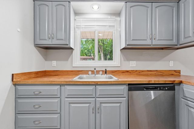 409 Harold Drive, Burnsville, MN 55337