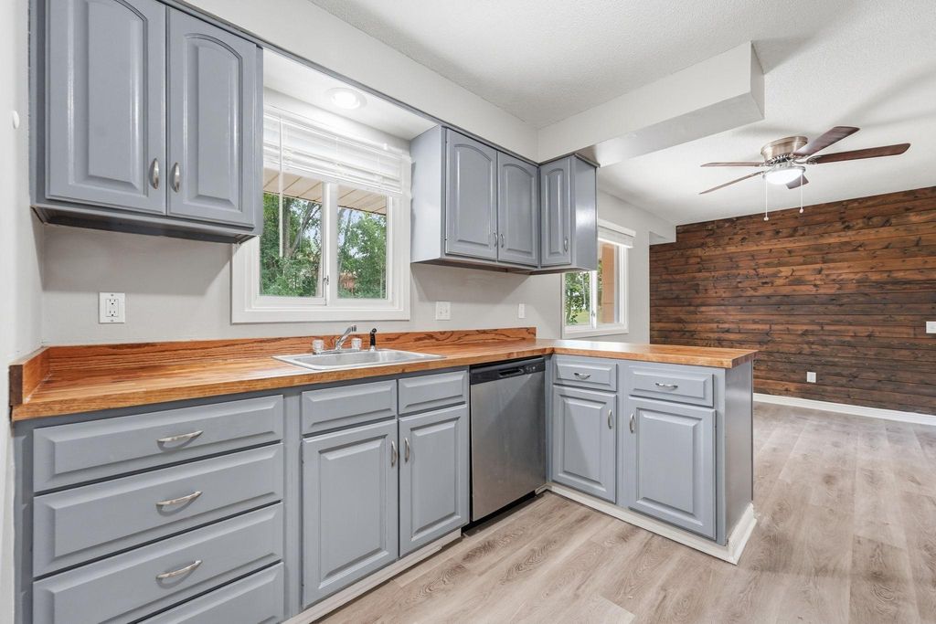 409 Harold Drive, Burnsville, MN 55337 — photo 4
