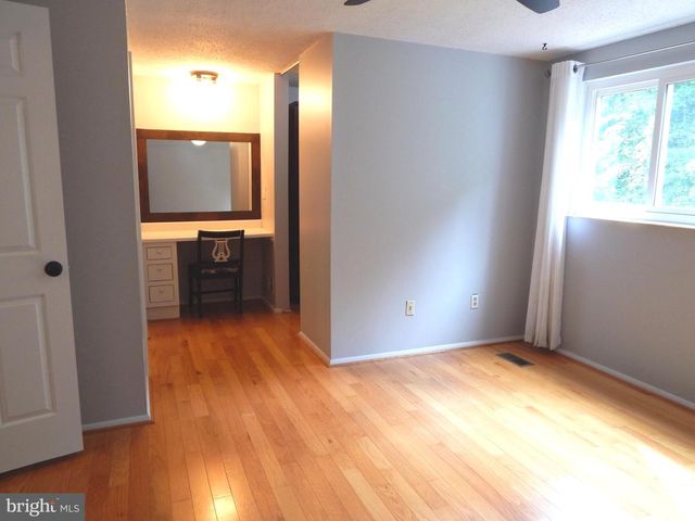 5393 HARBOR COURT DR, Alexandria, VA 22315