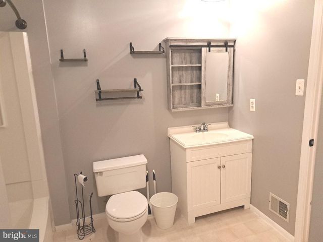 5393 HARBOR COURT DR, Alexandria, VA 22315