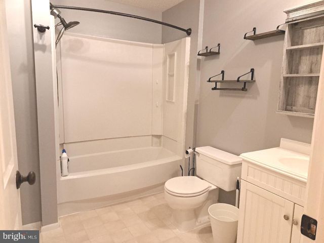 5393 HARBOR COURT DR, Alexandria, VA 22315