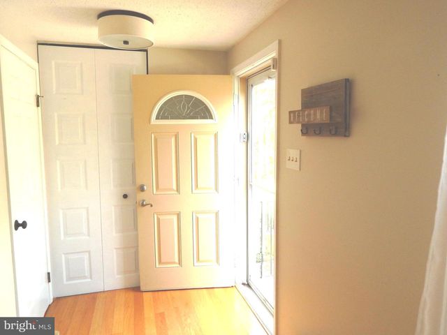 5393 HARBOR COURT DR, Alexandria, VA 22315