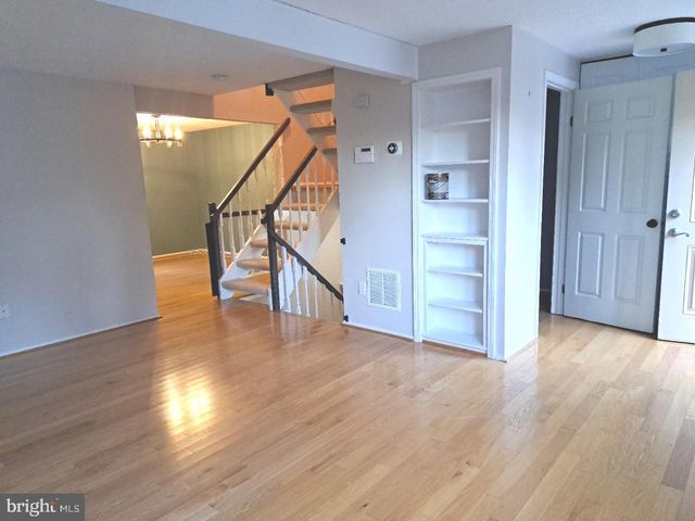 5393 HARBOR COURT DR, Alexandria, VA 22315